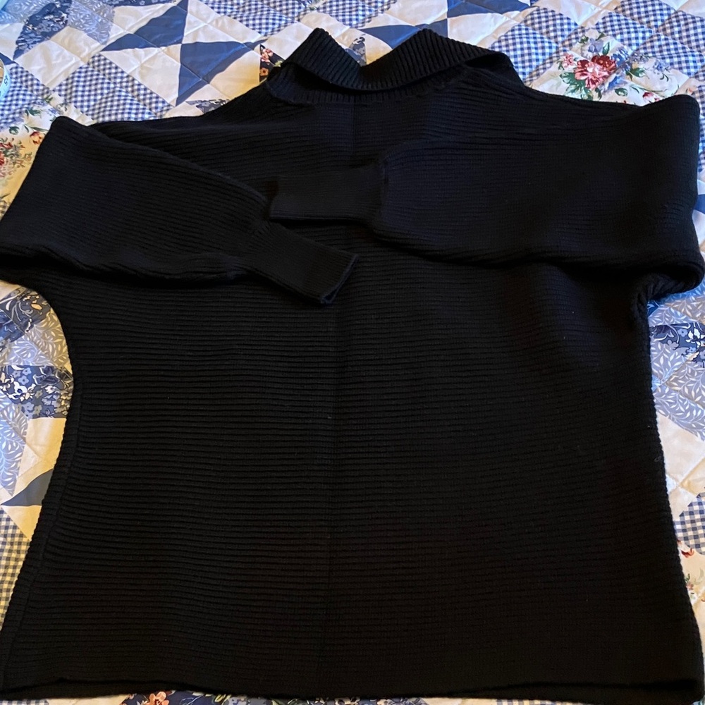 Women’s Black Collared Sweater - Picture 6 of 6